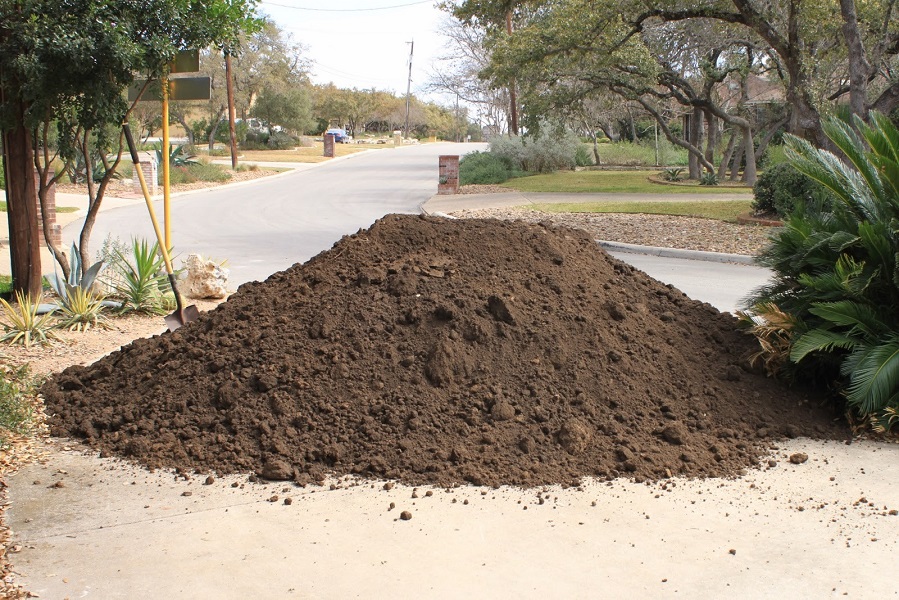 Jan bvba : Snelle levering van grond in de gewenste hoeveelheid.